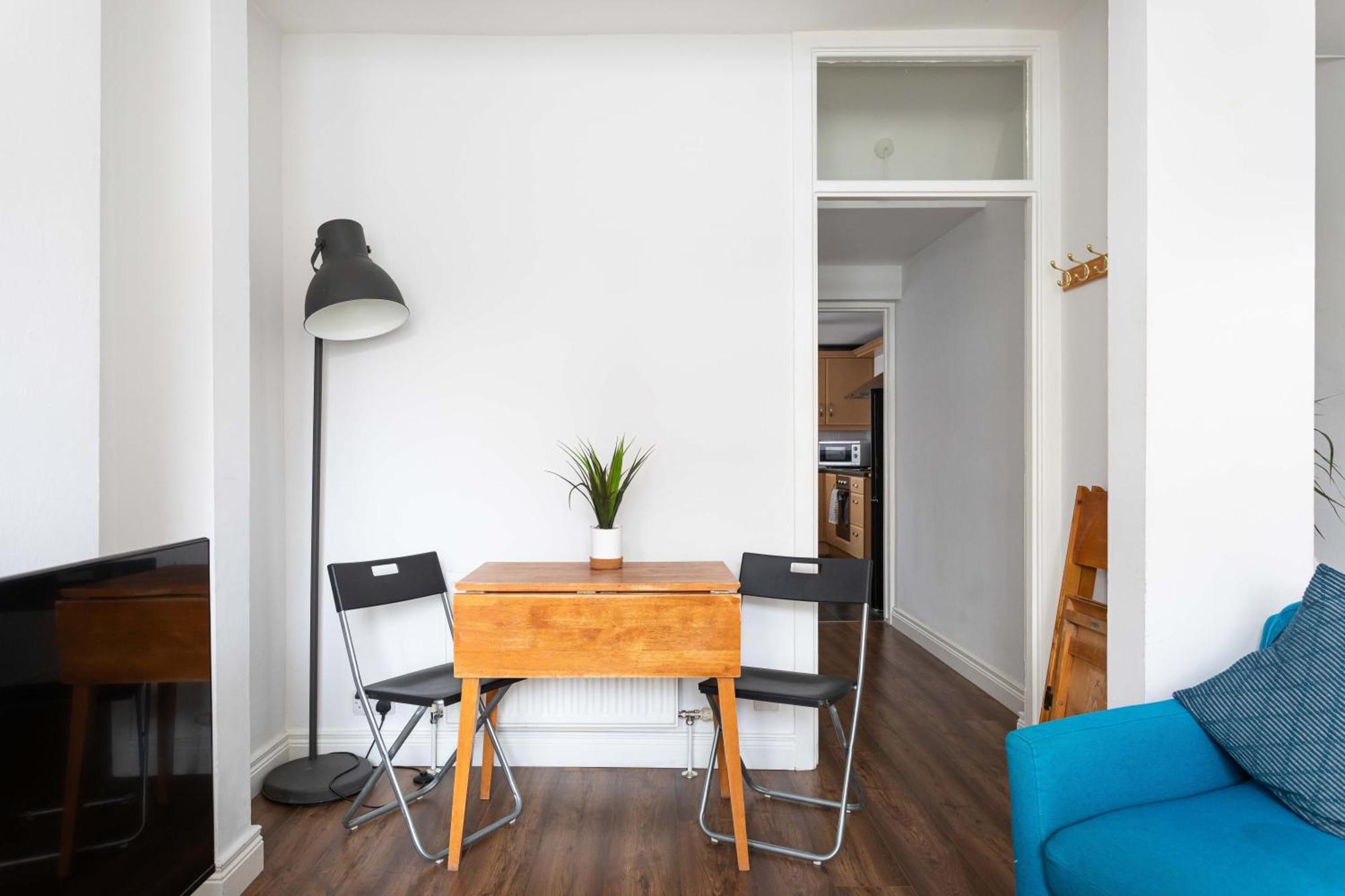 - 3 Bed Cosy Terrace - Hip And Trendy Ormeau Road Belfast